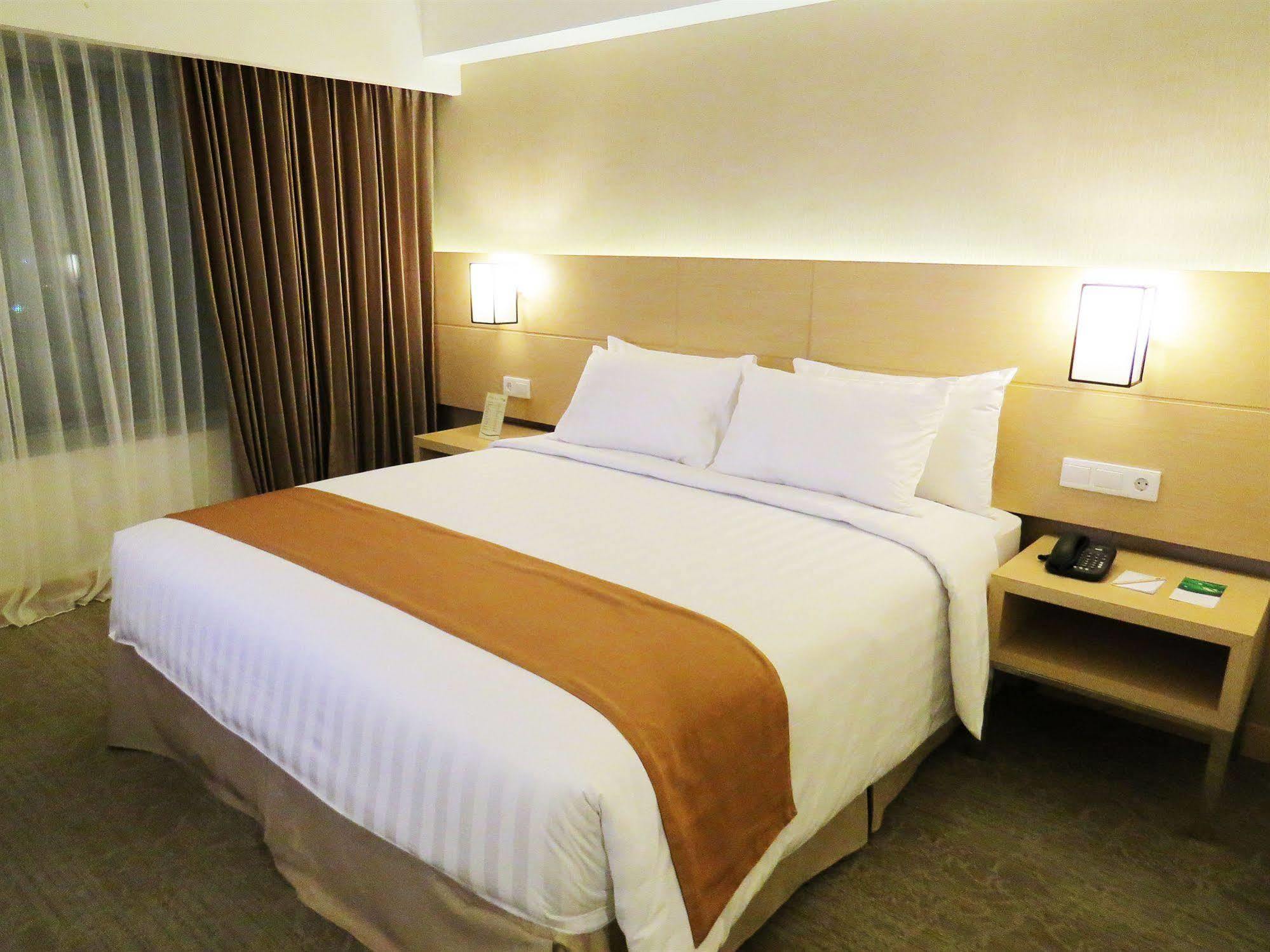 Golden City Hotel And Convention Center - Chse Certified Semarang Exterior foto